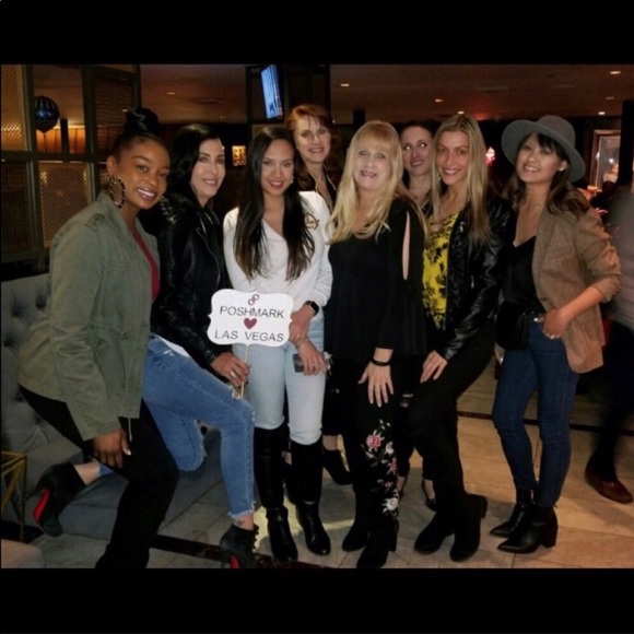 Posh N’ Sip Las Vegas Holiday Style hosted by @Poshmamasells and @Jill555 12/19 - Picture 5 of 7